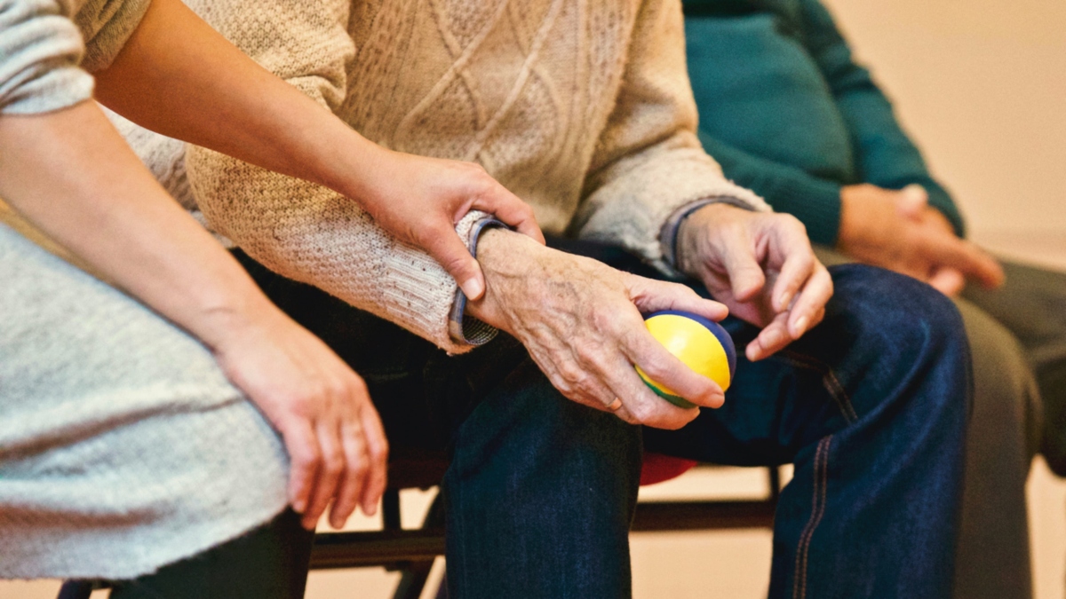 Taller otorga herramientas para que cuidadores aprendan a manejar el estrés